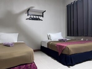 Laptop workspace, blackout curtains, free WiFi, bed sheets - Capital O 91017 Tuba Beach Resort @ Pulau Tuba (Pulau Tuba)