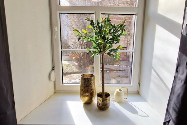 Apartemen Romantis | Dapur pribadi | Lemari es besar, microwave, mesin pembuat kopi/teh, dan ketel listrik