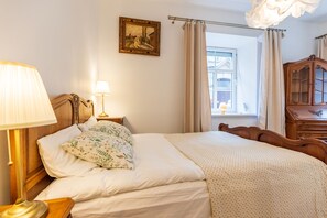 Romantisk lägenhet | 1 sovrum, individuell inredning, unika möbler och gratis wi-fi