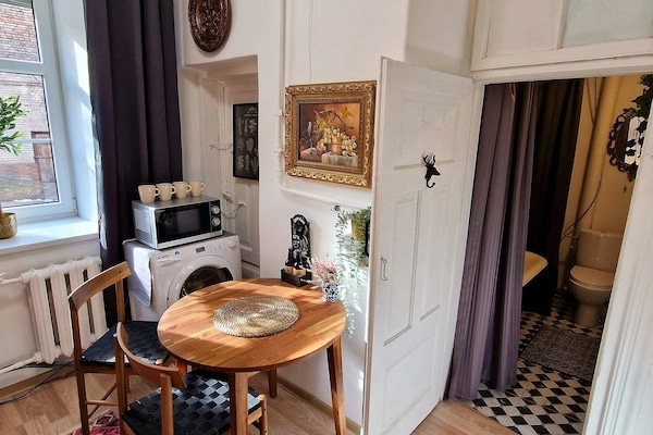 Apartemen Romantis | Dapur pribadi | Lemari es besar, microwave, mesin pembuat kopi/teh, dan ketel listrik