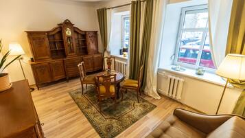 Departamento romántico | 1 habitación, decoración personalizada y muebles diferentes