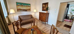 1 Schlafzimmer, individuell dekoriert, individuell eingerichtet