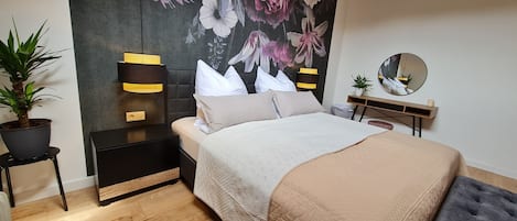 2 bedrooms, travel cot, WiFi, bed sheets