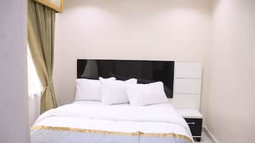Habitación Royal | Espacio para trabajar con laptop y wifi gratis