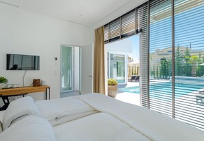 9 bedrooms, in-room safe, iron/ironing board, free WiFi