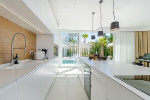 Fridge, microwave, oven, dishwasher - Unique & Luxurious Villa with Heated Pool! (Mijas Costa)