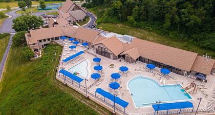 Beautiful home, Hot Tub, great views, easy access to downtown and Territory