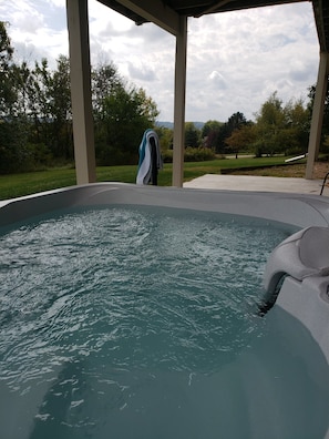 Bañera de hidromasaje al aire libre