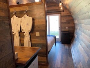 1 bedroom, WiFi, bed sheets - Riesling Cabin (Seguin)