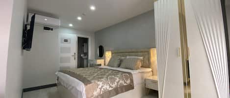 Deluxe Room | 1 bedroom, Egyptian cotton sheets, premium bedding, down comforters