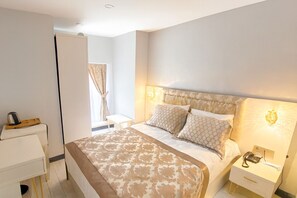Egyptian cotton sheets, premium bedding, down duvets, free minibar - Şiva Pera Hotel and Spa (Istanbul)