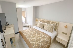 Egyptian cotton sheets, premium bedding, down duvets, free minibar - Şiva Pera Hotel and Spa (Istanbul)
