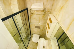 Economy Double Room | Bathroom