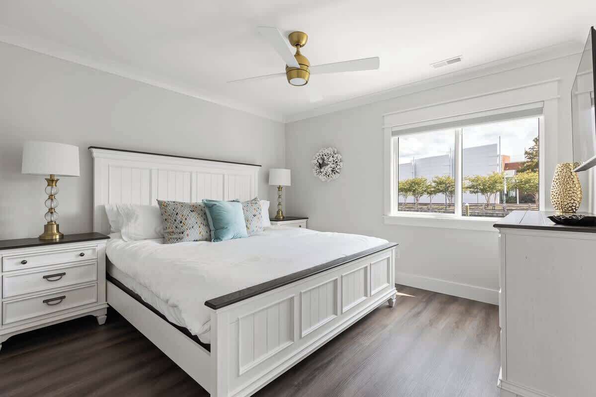 2 bedrooms, desk, iron/ironing board, WiFi