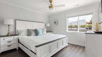 2 bedrooms, desk, iron/ironing board, WiFi