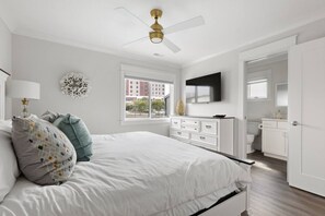 2 bedrooms, desk, iron/ironing board, WiFi