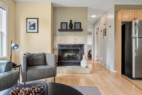 Forest Heights | Central | King Bed | Affordable