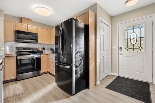 Rustic Ridge | Hot Tub | Home Theatre | Fireplace