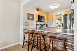 冰箱、微波炉、烤箱、炉灶