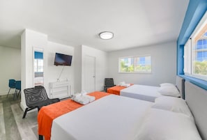 1 Schlafzimmer, Schreibtisch, Bügeleisen/Bügelbrett, Reisekinderbett