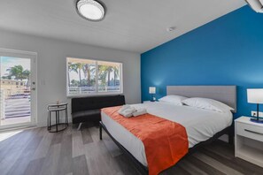 1 Schlafzimmer, Schreibtisch, Bügeleisen/Bügelbrett, Reisekinderbett