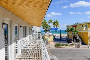 Property grounds - MARINER M44 · Amazing 1/1 Bedroom Steps away from the beach (Hollywood)