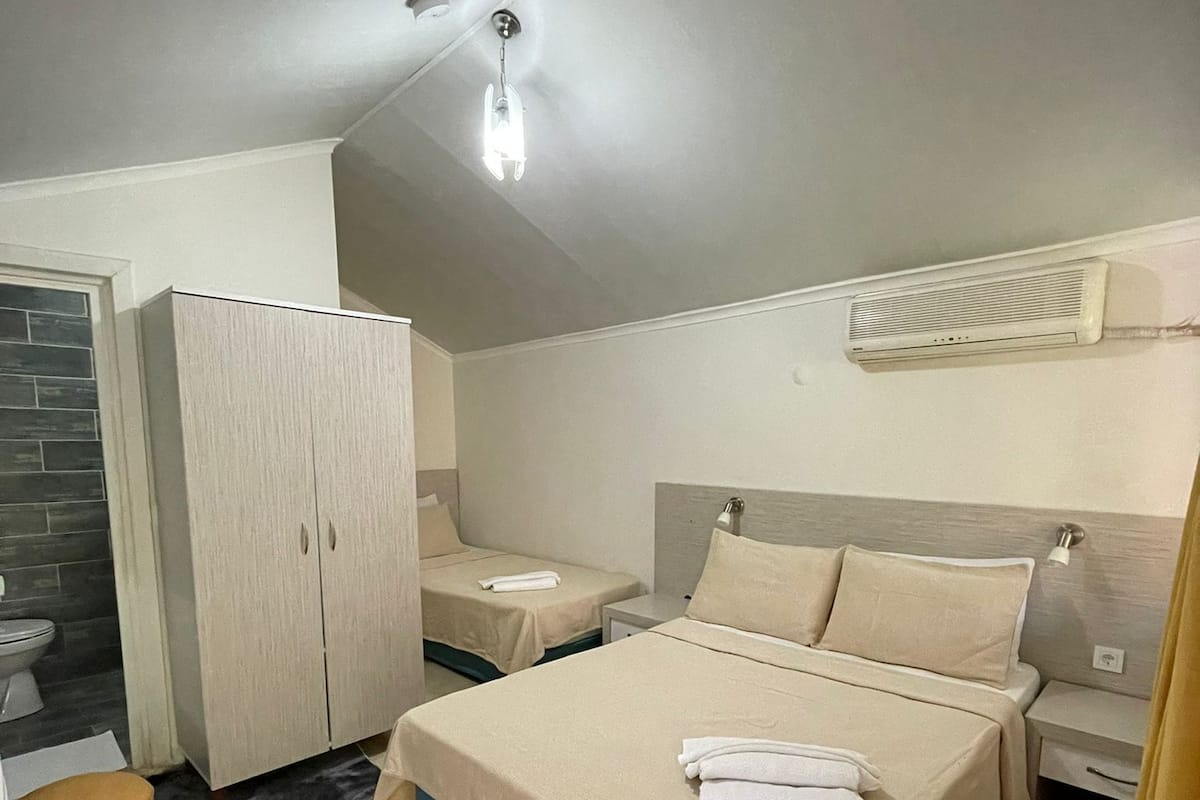 Egyptian cotton sheets, premium bedding, minibar, desk