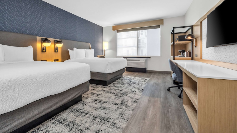 La Quinta Inn & Suites by Wyndham San Jose Airport-Downtown