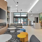 La Quinta Inn & Suites by Wyndham San Jose Airport-Downtown