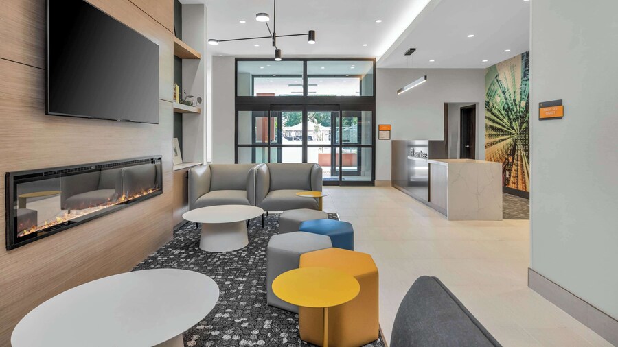 La Quinta Inn & Suites by Wyndham San Jose Airport-Downtown