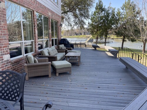 5 BR/4BA OPEN water lake view with Gameroom/hot tub, ready for Family Fun!