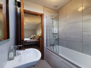 Bathroom - Perfect Country Retreat, Kildare Cottage 1000 (Suncroft)