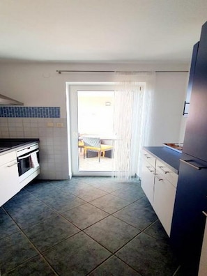 Apartment (One Bedroom Apartment with Terrace) | Private kitchen | Fridge - Apartment Lucia (Omisalj)