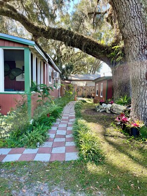 Property grounds - Seaside Dreams Cottage at Coco Ranch (Ocklawaha)
