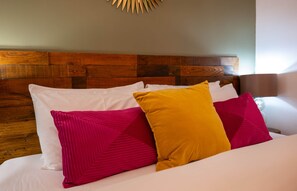 2 chambres, fer et planche à repasser, Wi-Fi, draps fournis