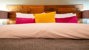 2 bedrooms, iron/ironing board, WiFi, bed sheets - The Stables - Two Bedroom (Cassagnes)