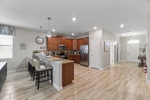 Microwave, oven, stovetop, dishwasher - 5 Star Villa With 9 Bedrooms, Orlando Villa 4227 (Davenport)