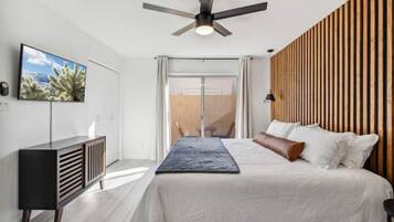 3 bedrooms, desk, iron/ironing board, travel crib