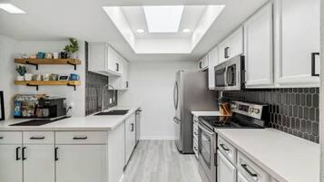 Coffee/tea maker, fridge, microwave, oven