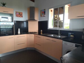 ثلاجة، ميكروويف، فرن، غلّاية كهربائية