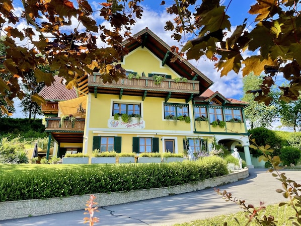 Bagian depan properti