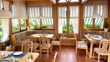 Free daily buffet breakfast