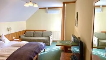 Comfort Room | 1 bedroom, in-room safe, blackout curtains, free WiFi