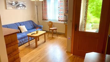 Comfort-Apartment | Zimmersafe, Verdunkelungsvorhänge, kostenloses WLAN, Bettwäsche