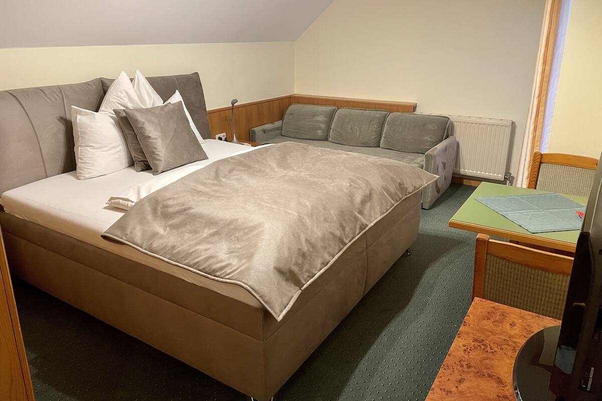 Comfort Double Room | In-room safe, blackout drapes, WiFi (free), bed sheets
