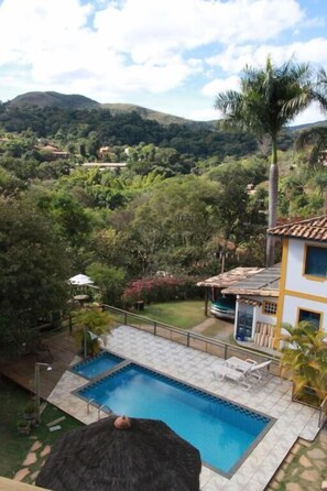 2 outdoor pools, pool umbrellas, sun loungers - Pousada do Canto (Rio Acima)