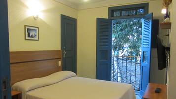 Comfort Double or Twin Room | Pillow-top beds, minibar, laptop workspace, free WiFi