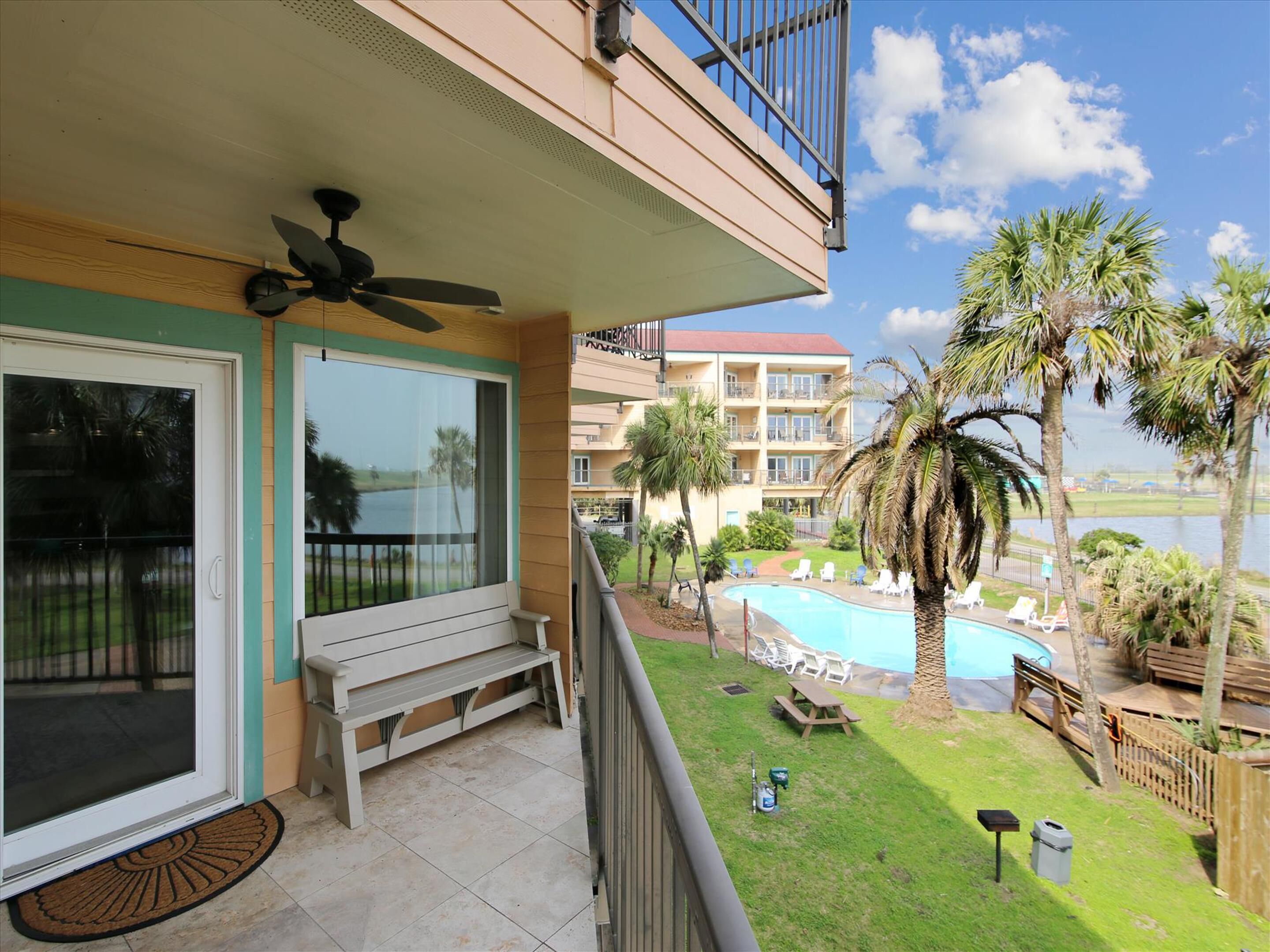 Gulf Life Pet Friendly, Charming Condo!, Galveston, TX Vacation