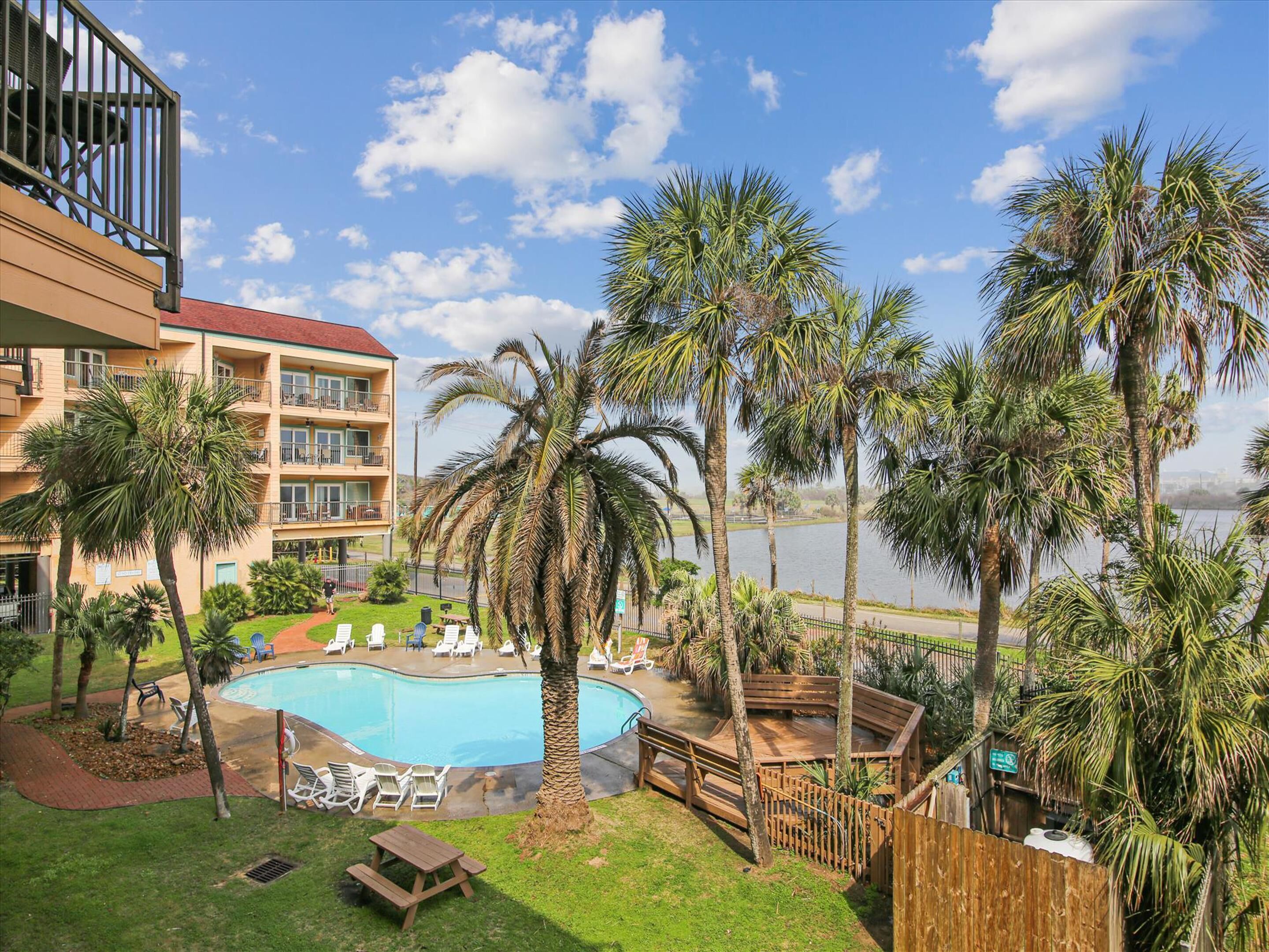 Gulf Life Pet Friendly, Charming Condo!, Galveston, TX Vacation