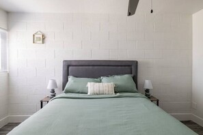 2 bedrooms, free WiFi - Striking 2 Bedroom With Pool in Tempe - 10 min from PHX sky harbor (Tempe)